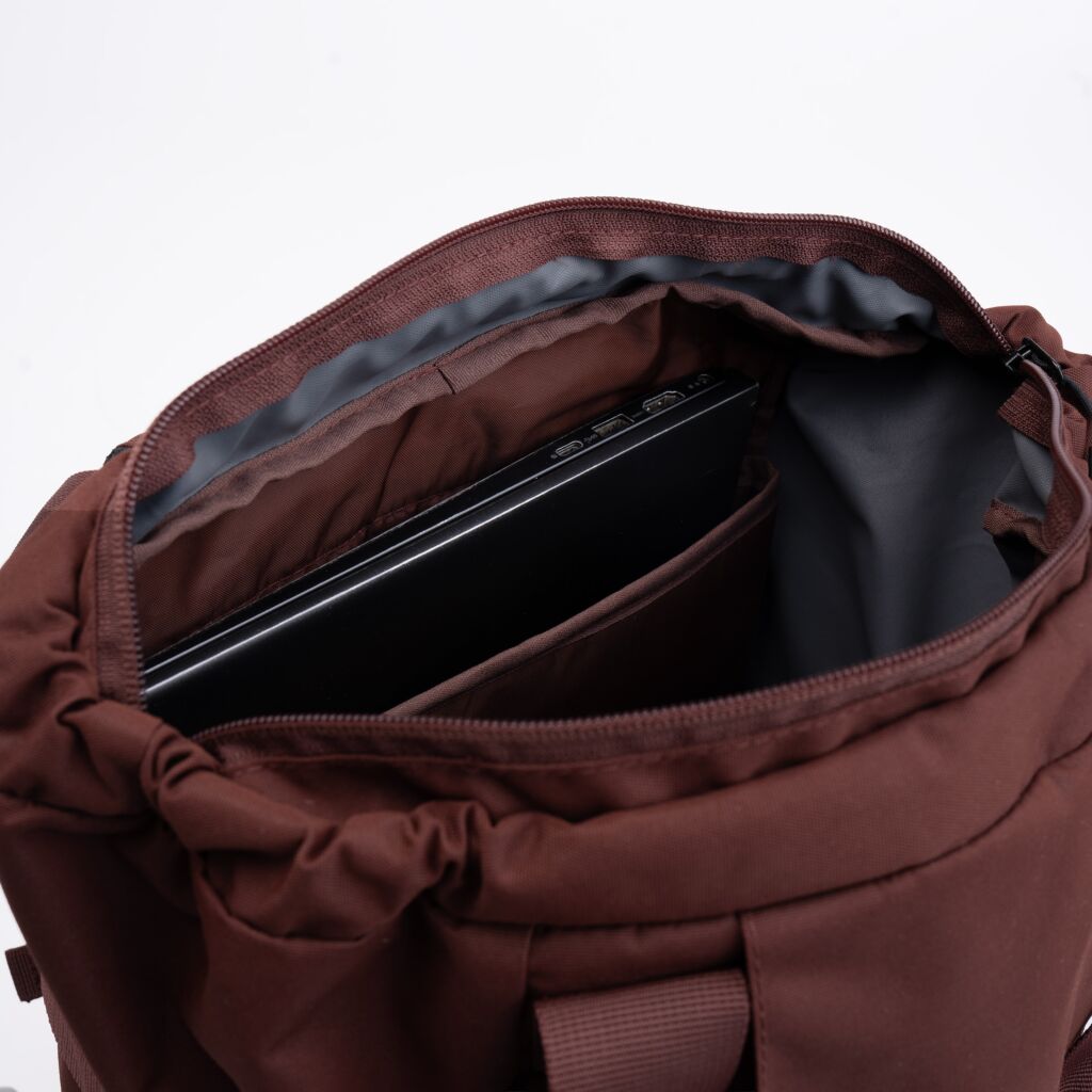 oneflameTE ブラック Aset Roama 23L Daypack - First Ascent