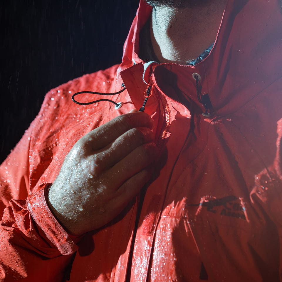 Rating of 15,000g/m²/24h through Direct Venting technology of the First Ascent Vertex jacket